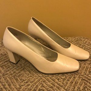 SRO Beige pumps Block heel Size 8